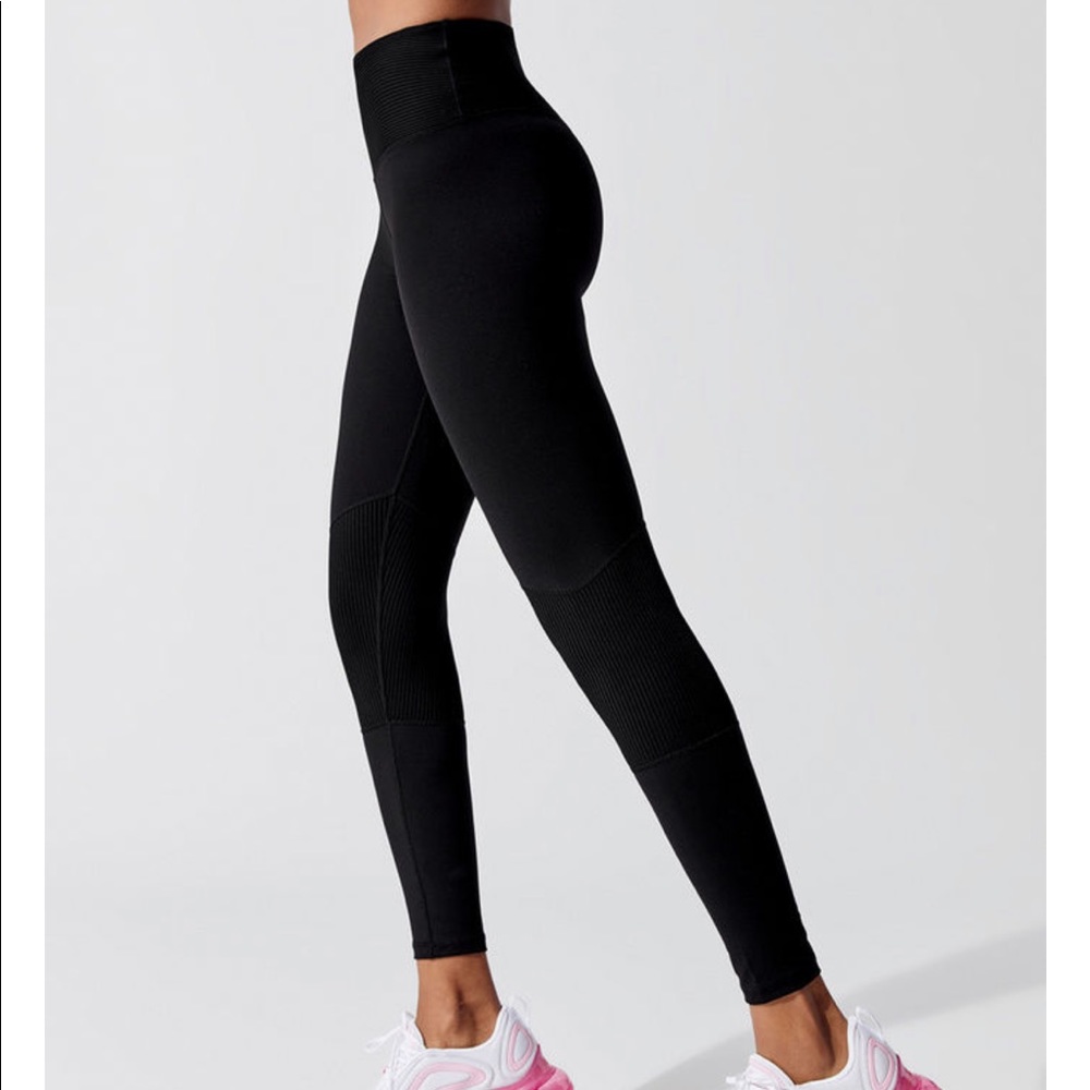 Year of Ours Black Jan and hook legging